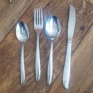 Omeida -Set Of 4- Silverware Stainless steel